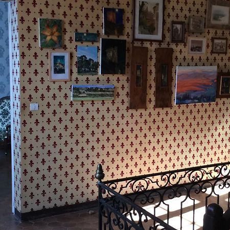Chez Les Artistes Hotel Servian Buitenkant foto