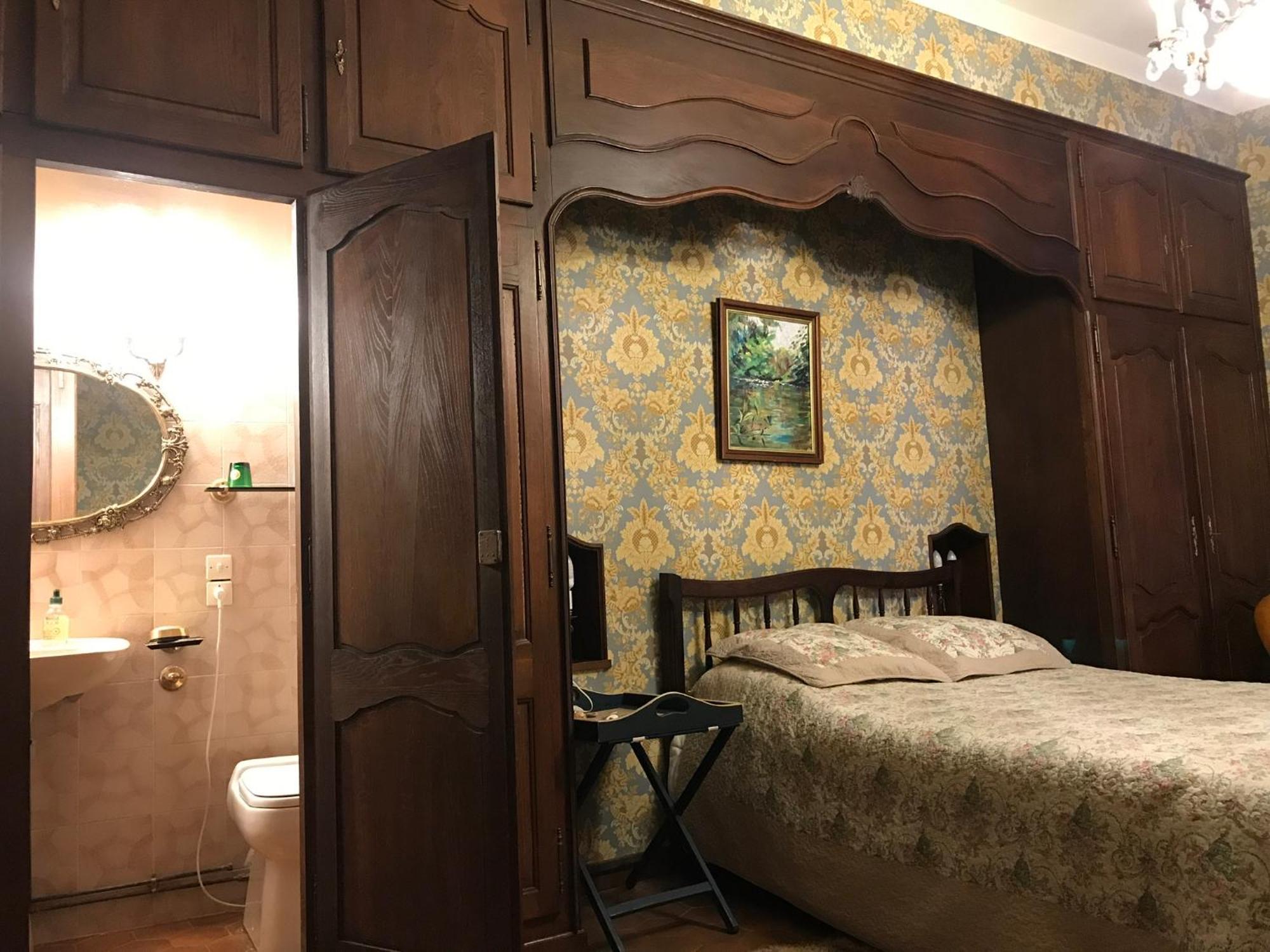 Chez Les Artistes Hotel Servian Buitenkant foto