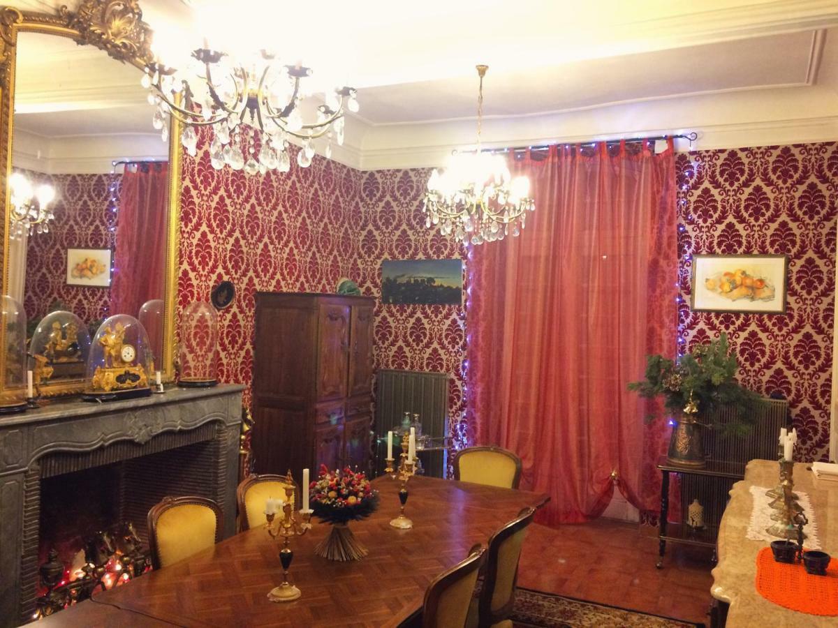 Chez Les Artistes Hotel Servian Buitenkant foto