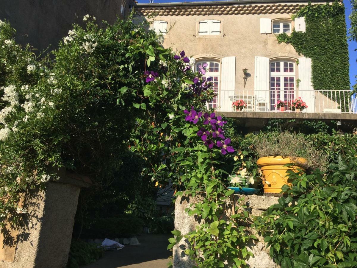 Chez Les Artistes Hotel Servian Buitenkant foto