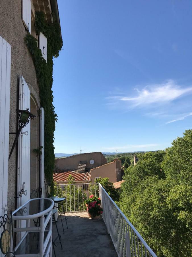 Chez Les Artistes Hotel Servian Buitenkant foto