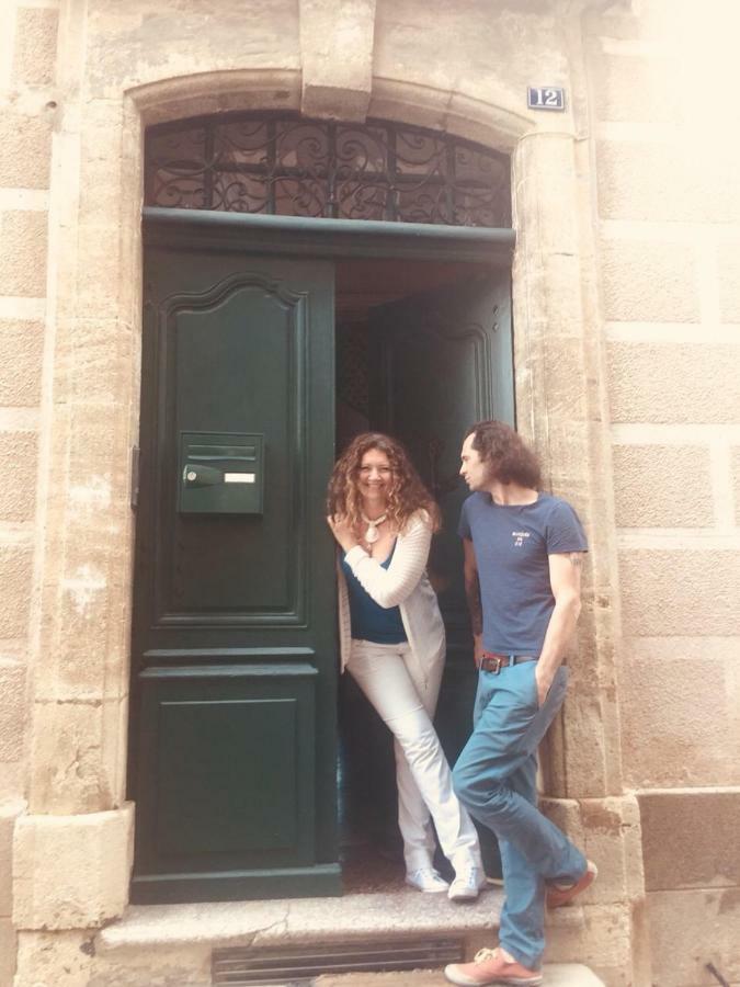 Chez Les Artistes Hotel Servian Buitenkant foto
